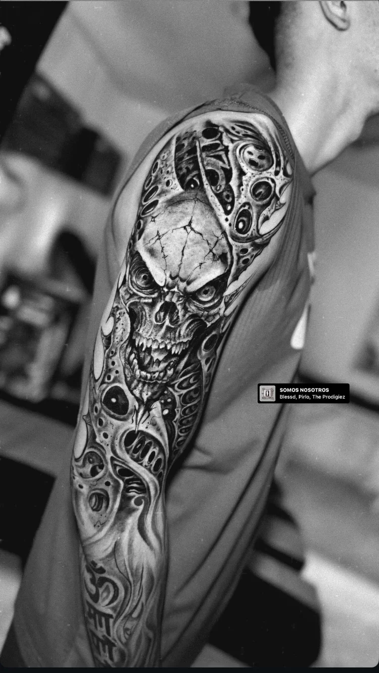 Biomechanical tattoo by Julio César Rico