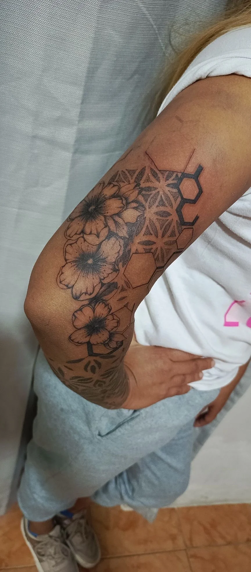 Floral tattoo by Ale Alarza