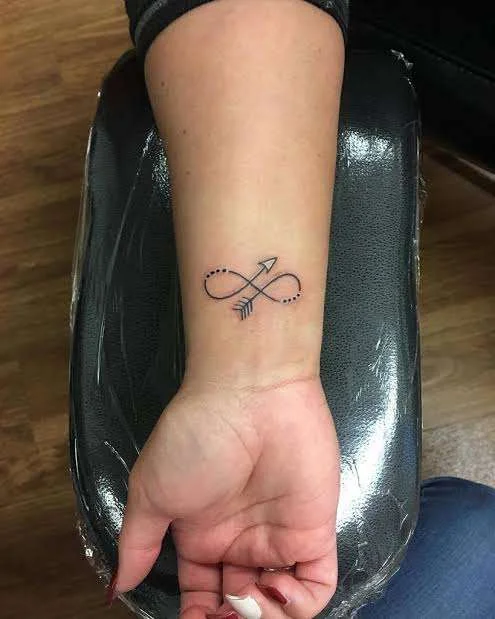 Minimalist tattoo by moraopemacdonald