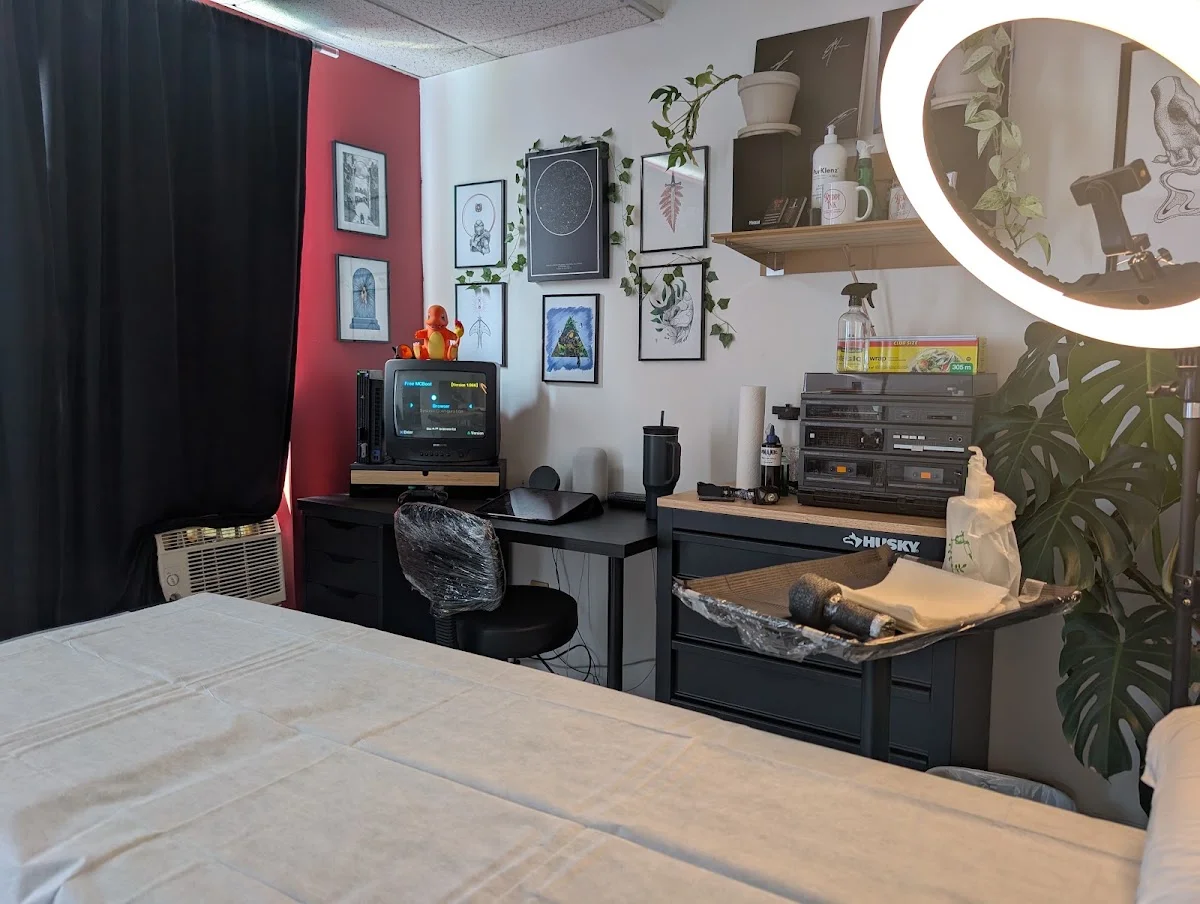 Reddy Ink Tattoo & Gallery tattoo shop in Châteauguay, QC