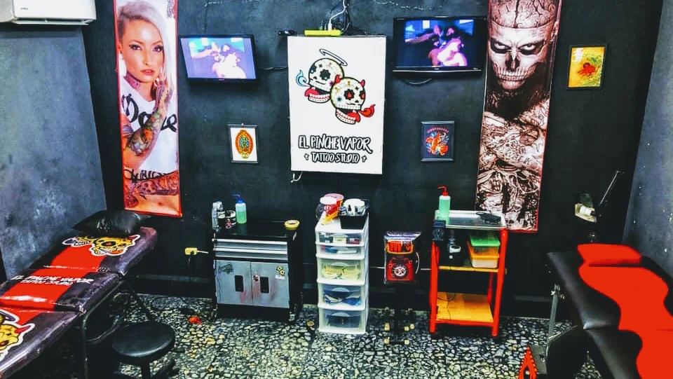 El Pinche Vapor Tattoos & Piercing tattoo shop in Acapulco de Juarez, Gro.