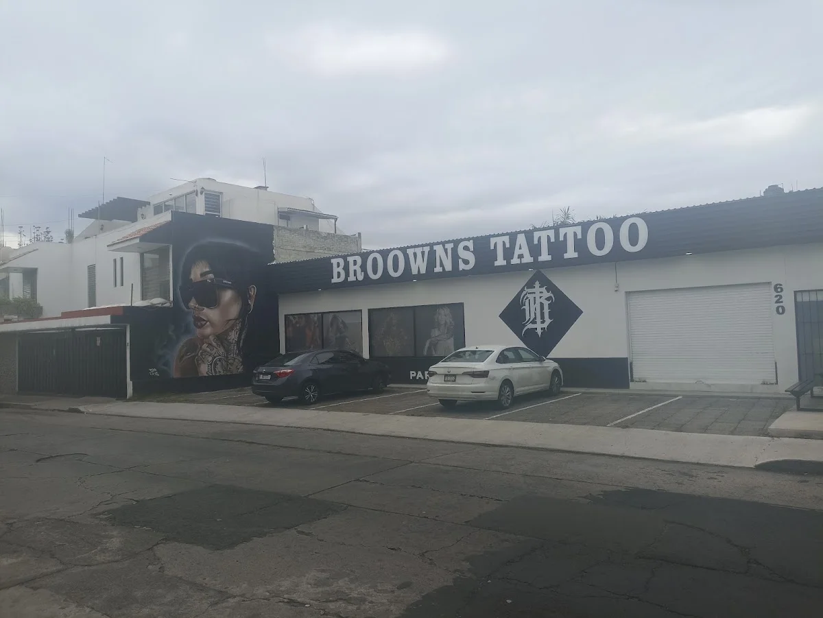 Broowns Tattoo tattoo shop in Morelia, Mich.