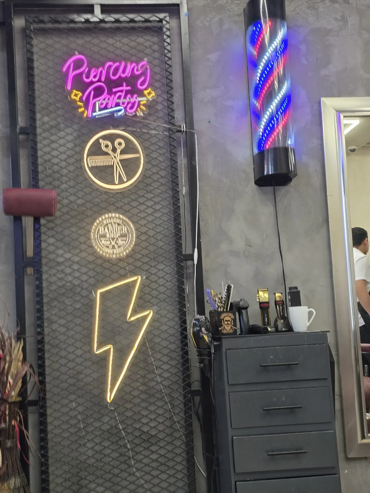 Mandos Tattoo & piercing tattoo shop in Villahermosa, Tab.