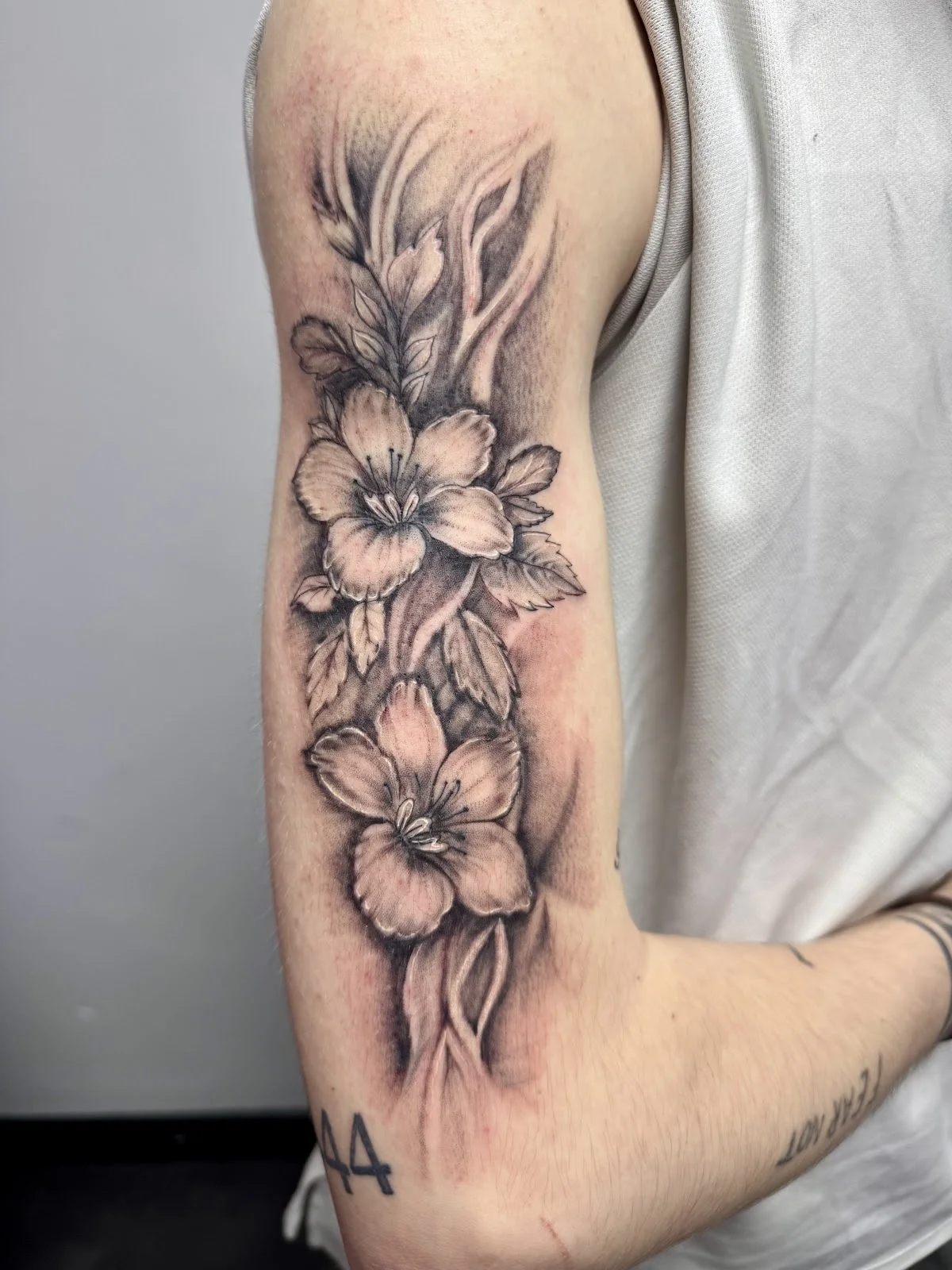 Incandescent Shine Tattoos photo