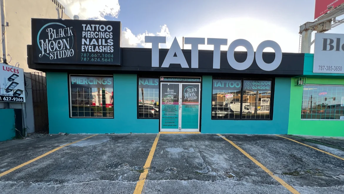 Black Moon Studio / Tattoo Nails & Piercings tattoo shop in Bayamon, PR