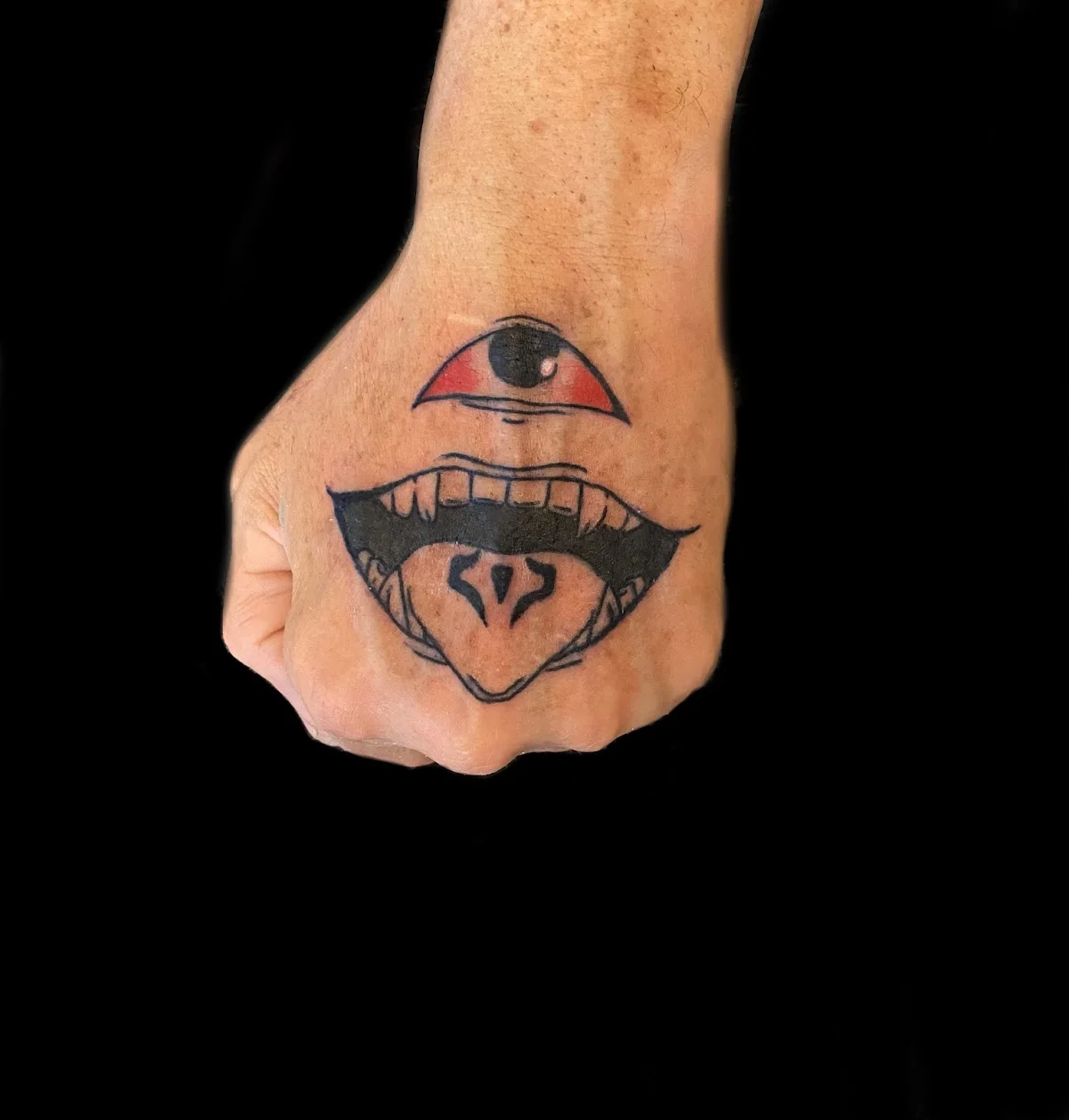SIN PENSARLO TATTOO photo