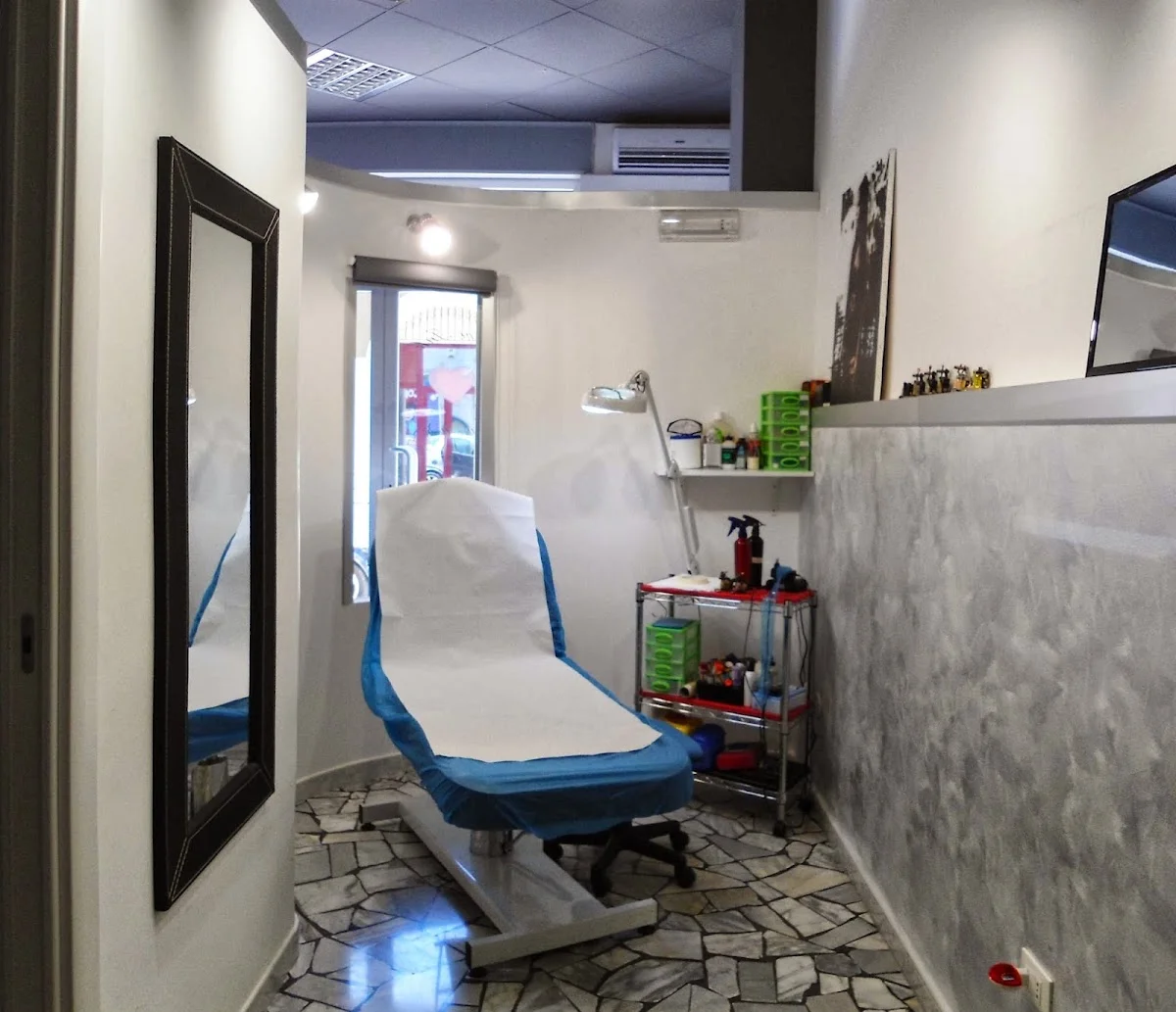 Love ink tattoo tattoo shop in Bari, BA