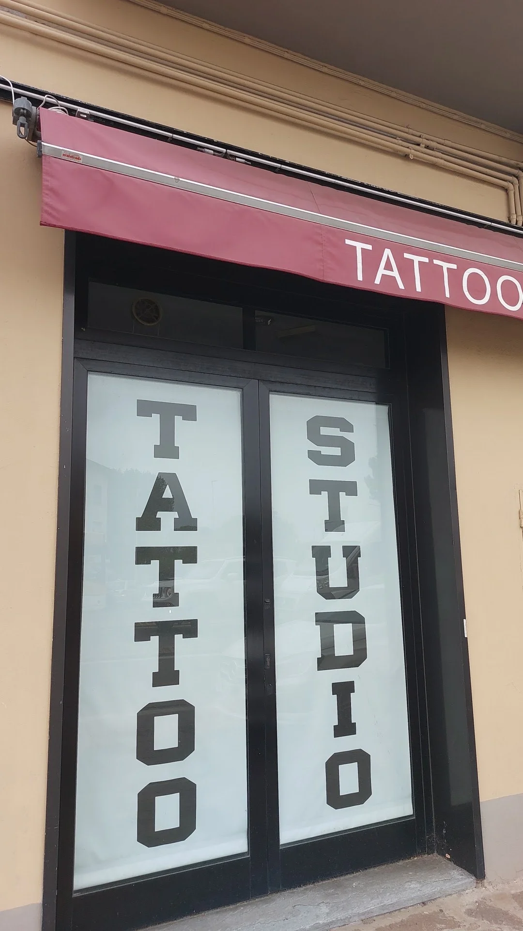 Tattoo 9H1 Estetica Mails tattoo shop in Prato, PO