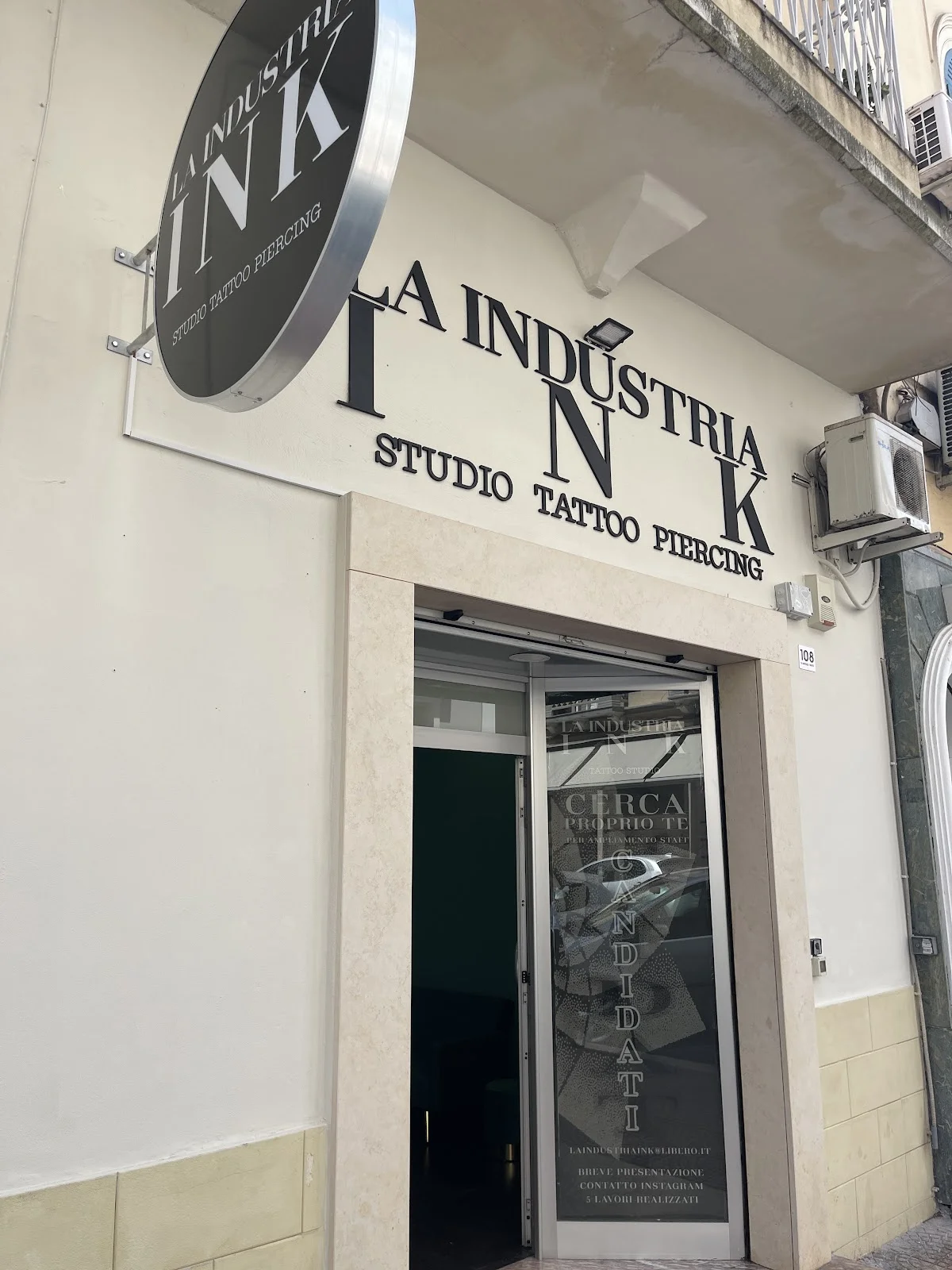 La Industria INK tattoo shop in Taranto, TA