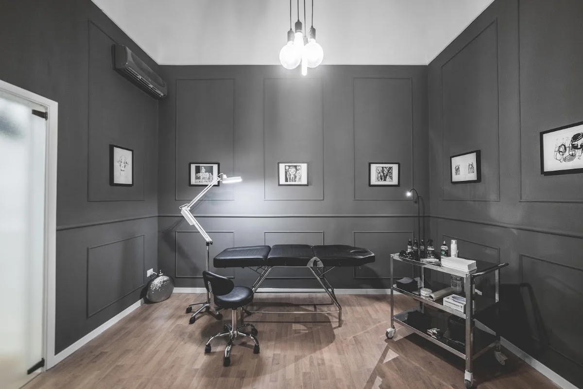b/g tattoo tattoo shop in Livorno, LI