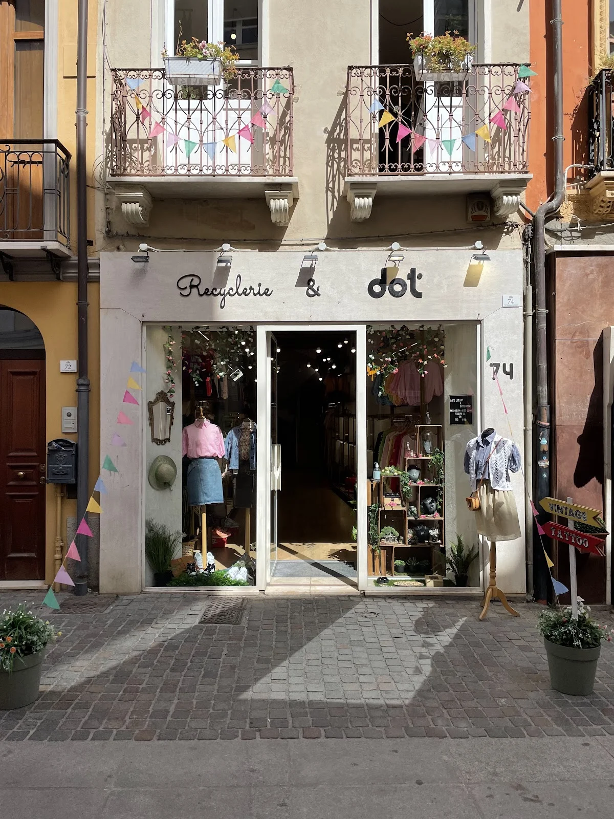 Recyclerie Vintage & Dot tattoo Cagliari tattoo shop in Cagliari, CA