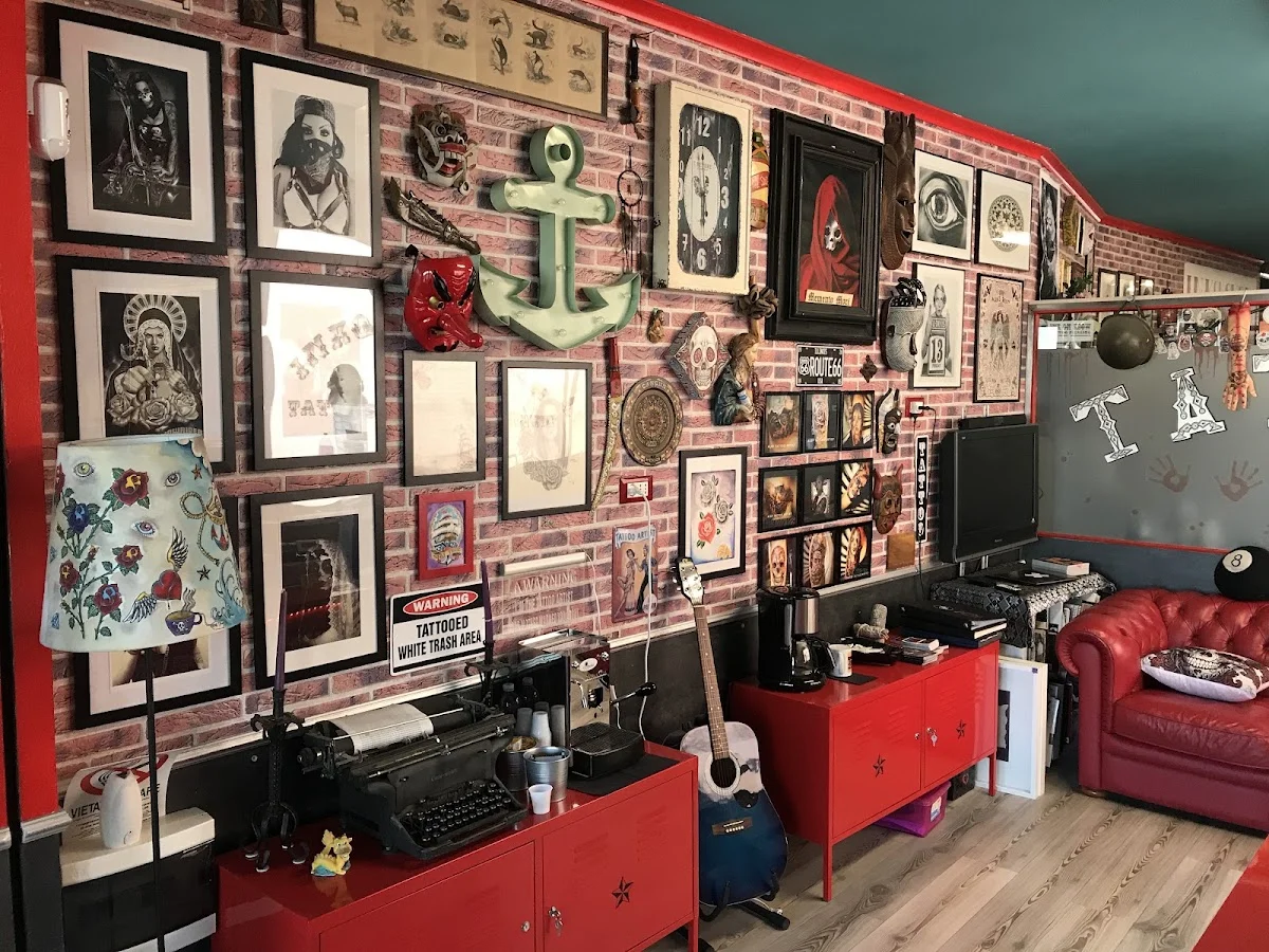 On Show Ink Tattoo and Piercing tattoo shop in Rimini, RN