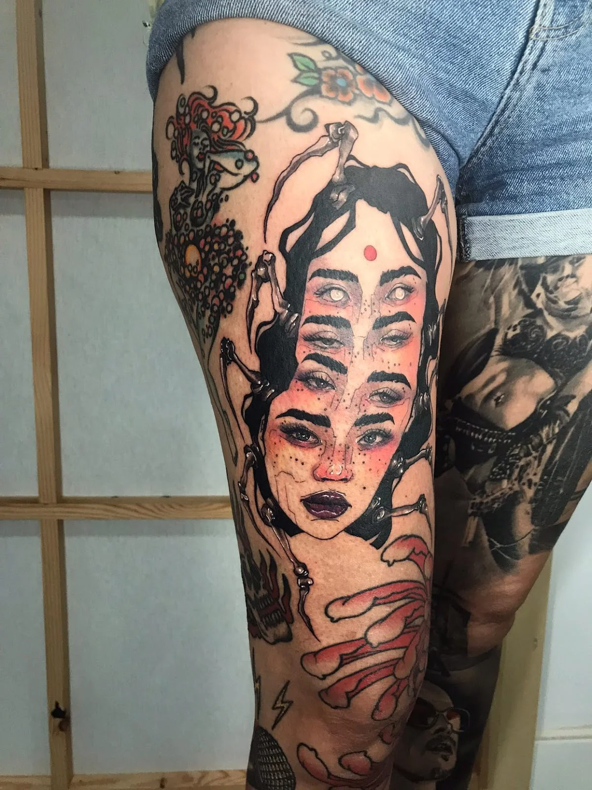 MOMDAY CLUB TATTOO - Estudio de tatuajes Las Palmas photo