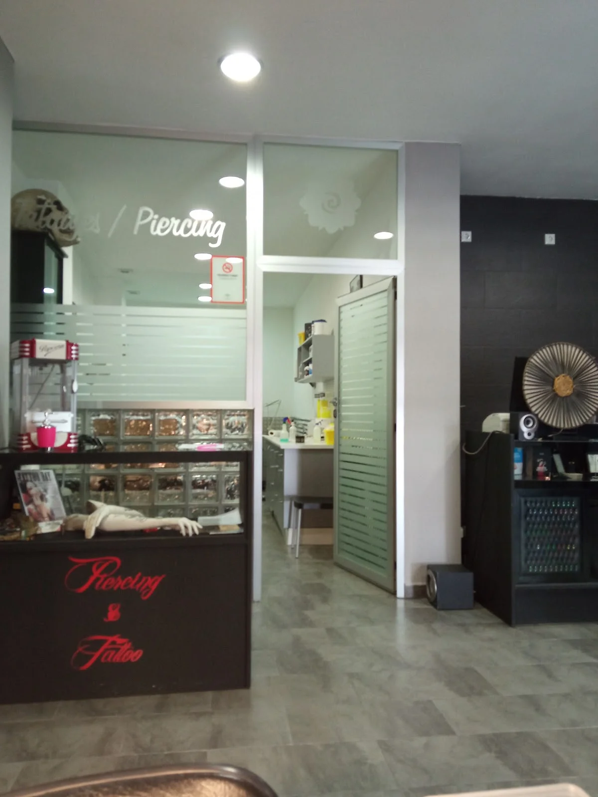 Mukundatattoopiercing tattoo shop in Cordoba, AN