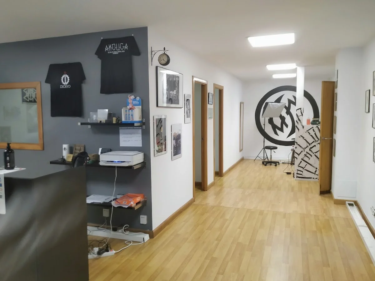 Old Ship Tattoo Parlour tattoo shop in Vigo, PO