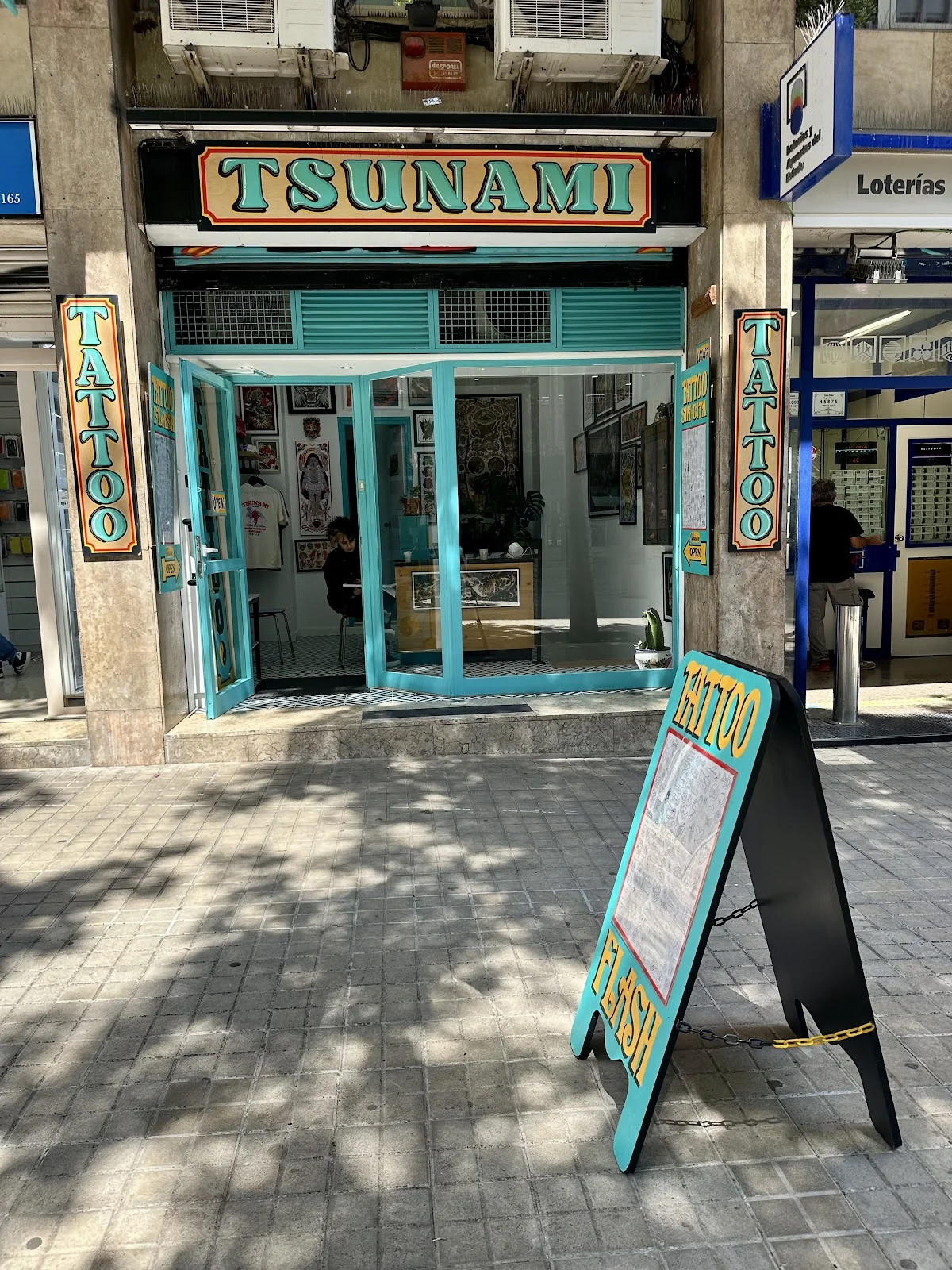 TSUNAMI Tattoo Barcelona photo