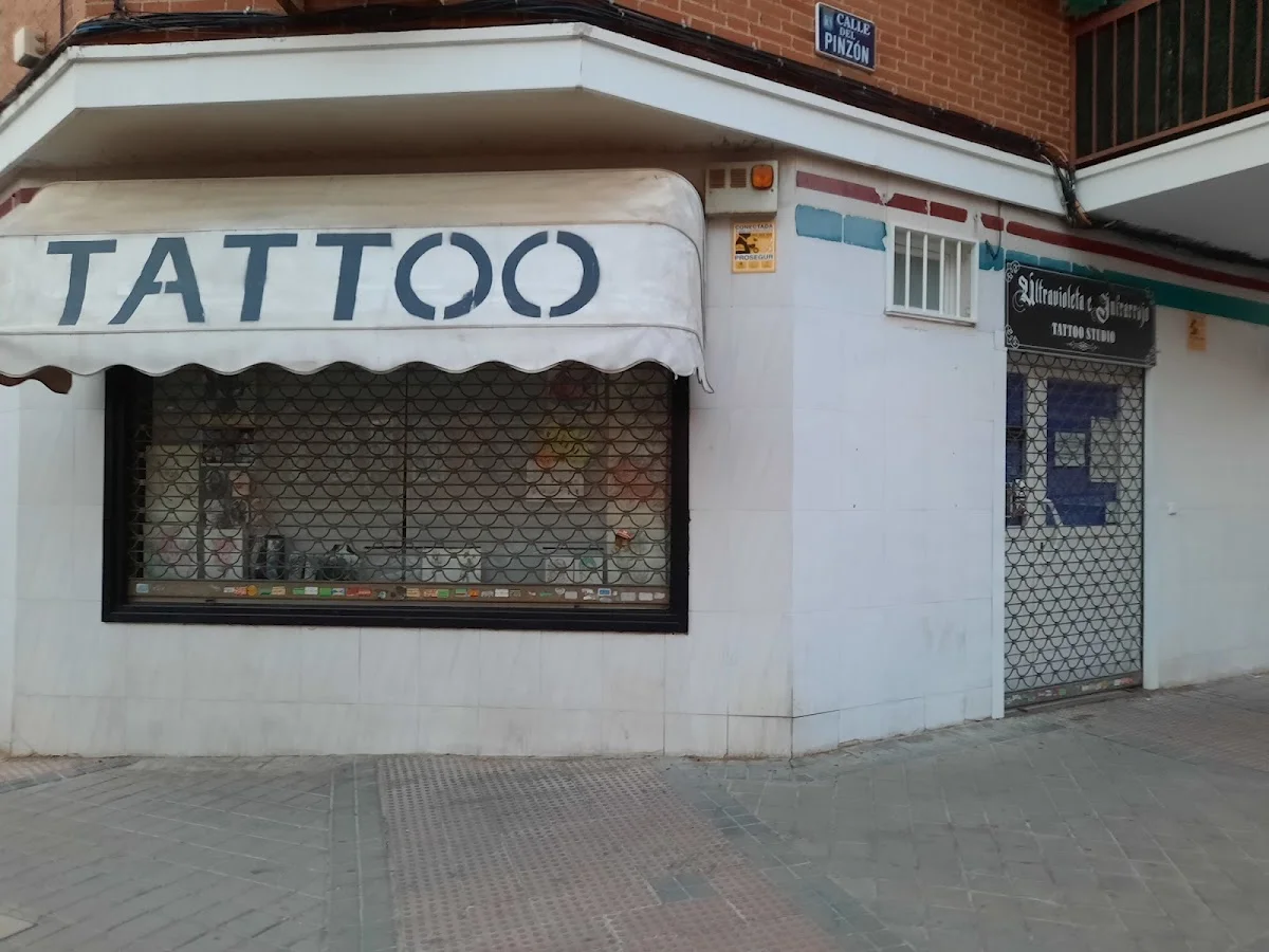Ultravioleta e Infrarrojo Tattoo Studio photo