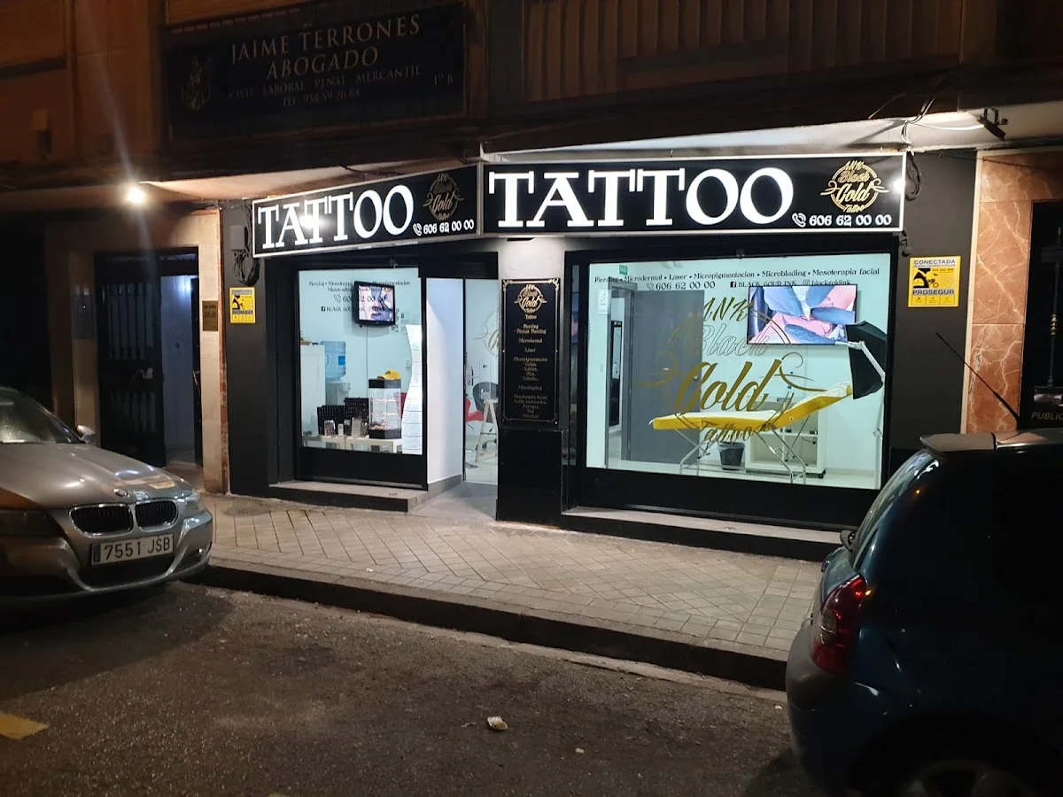Black Gold ink tattoo piercing microblading micropigmentacion tattoo shop in Granada, AN