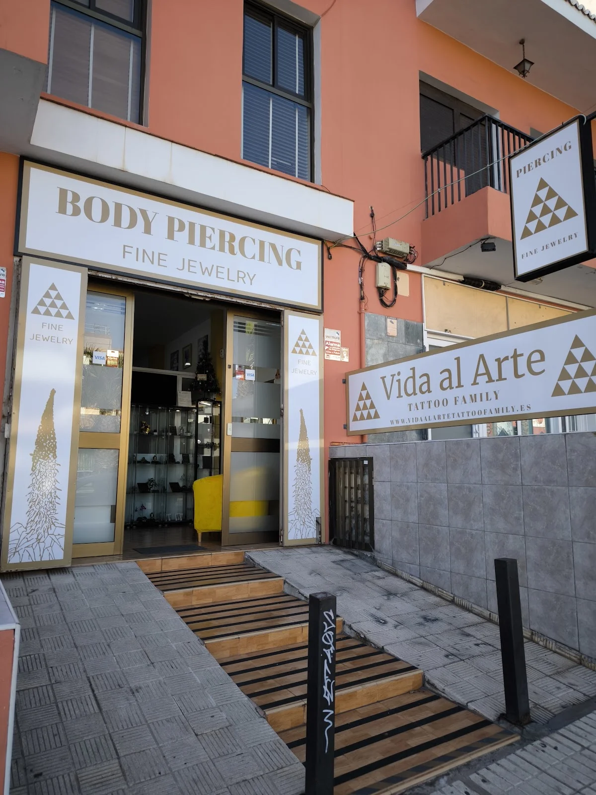 Vida Al Arte Tattoo Family photo