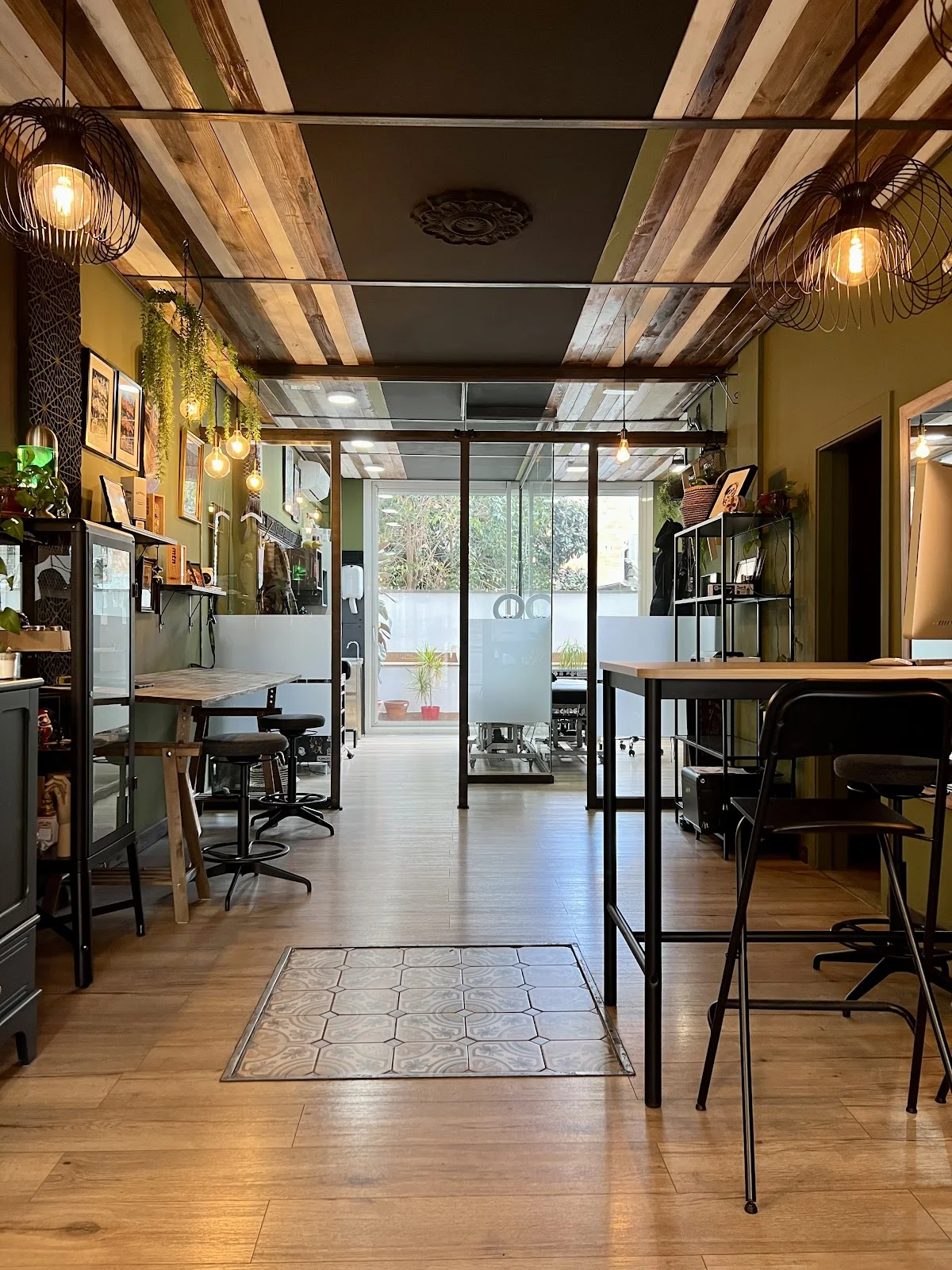 The Wall Tattoo | Estudio de tatuajes y piercing en Badalona photo