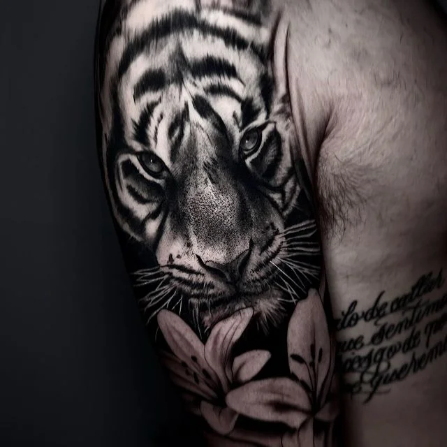 Laude Tattoo & Piercing Parlour in Madrid - Walk ins are welcome tattoo shop in Mostoles, MD
