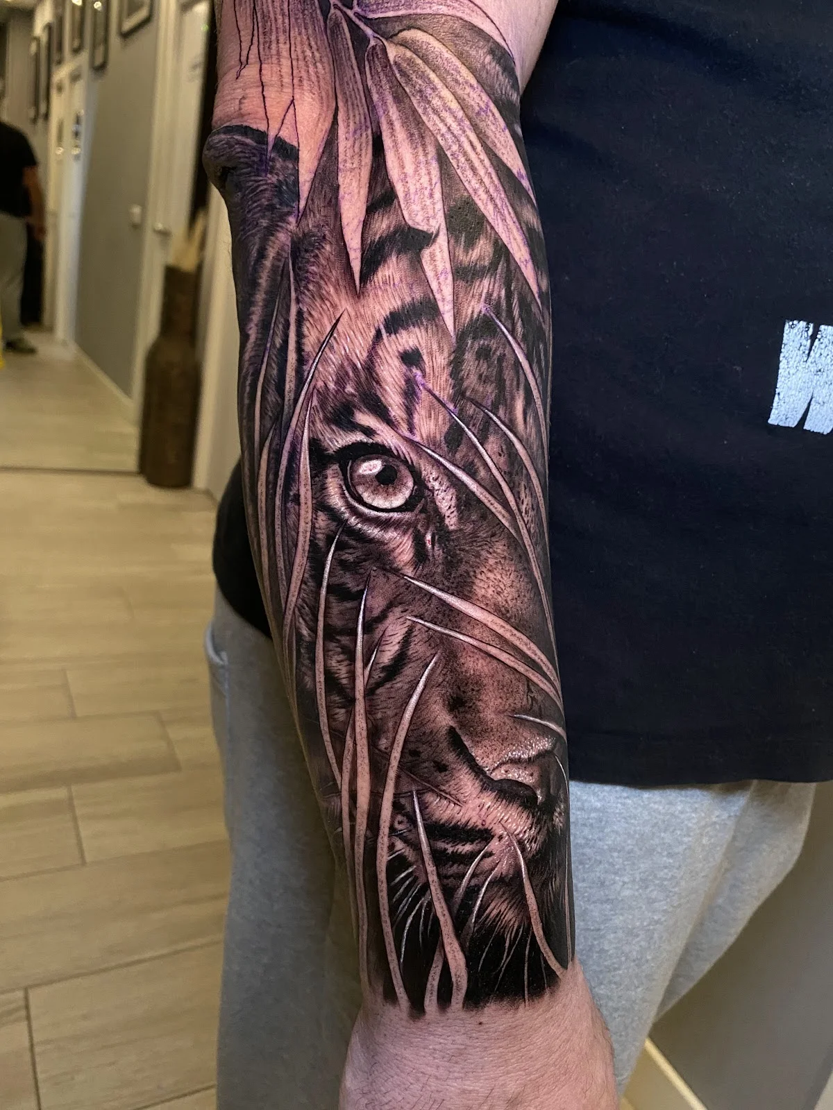 Dust And Bones Tattoo Studio tattoo shop in Mostoles, MD