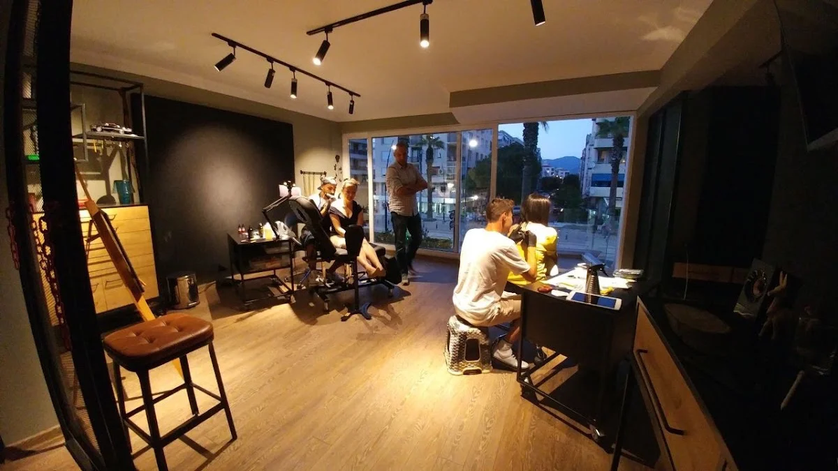 Garaj 808 Tattoo Studio & Art Gallery tattoo shop in Izmir