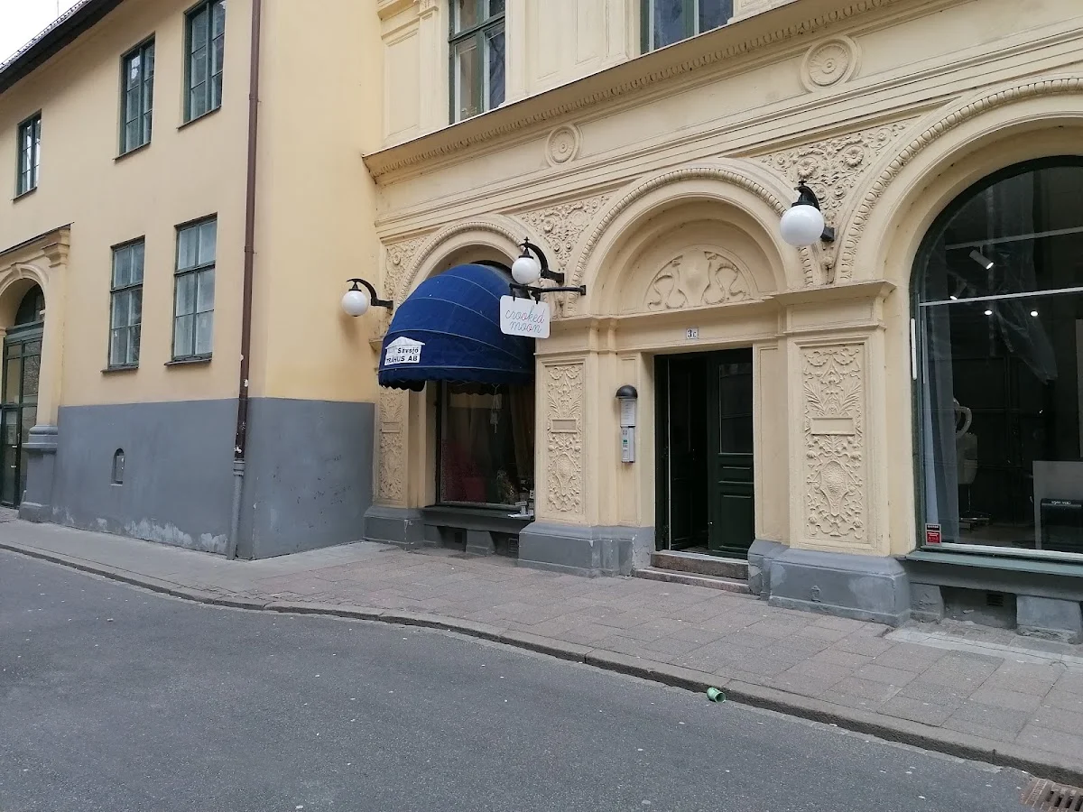 Crooked Moon Tattoo - Malmö tattoo shop in Malmoe