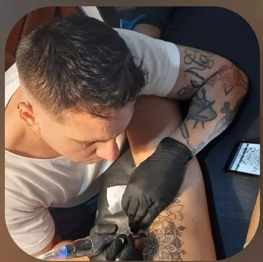 Alem, tattoo studio privado. tattoo shop in Santa Fe de la Vera Cruz