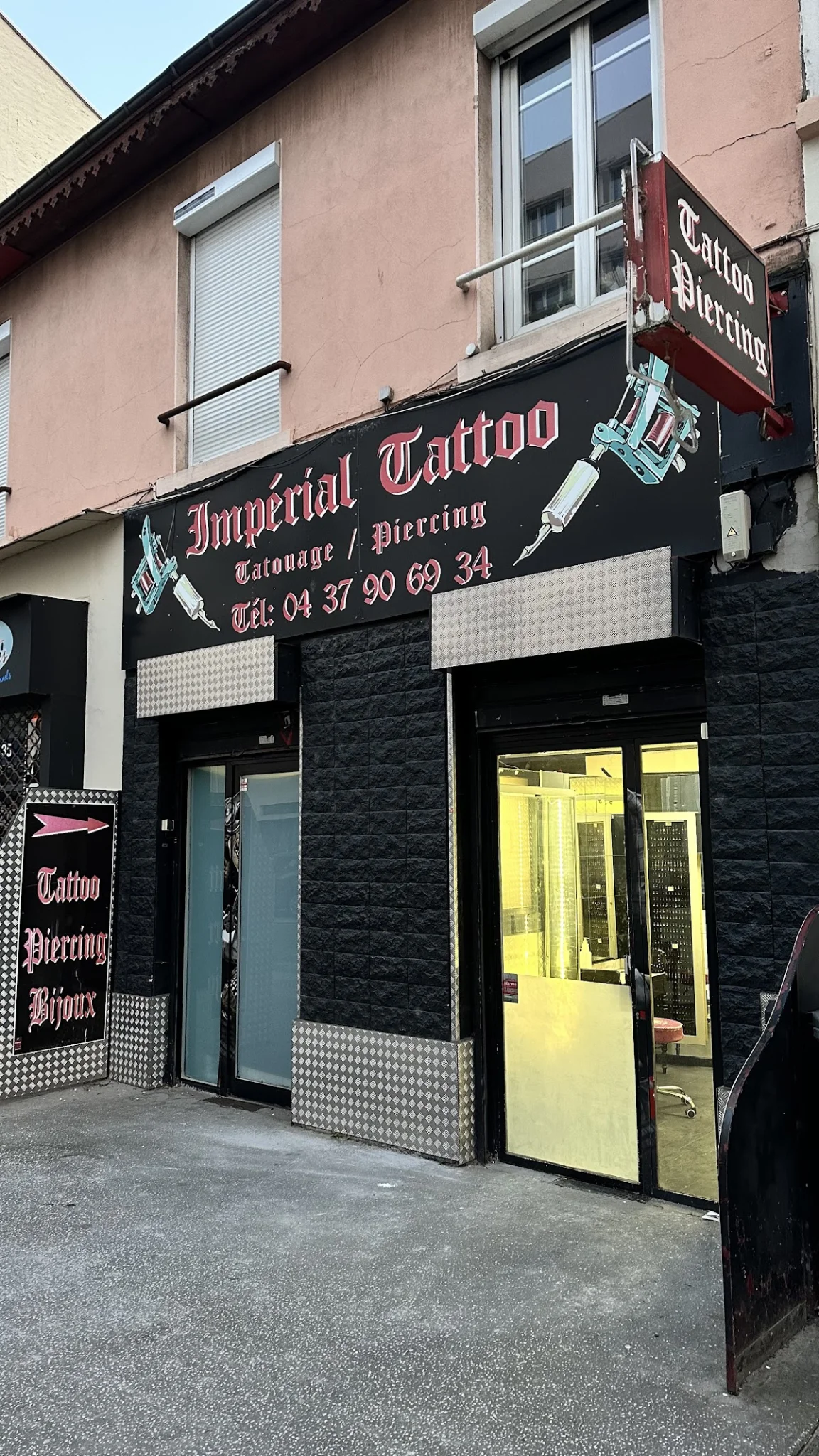 Impérial Tattoo Piercing – Lyon 8 | Jet d’eau photo