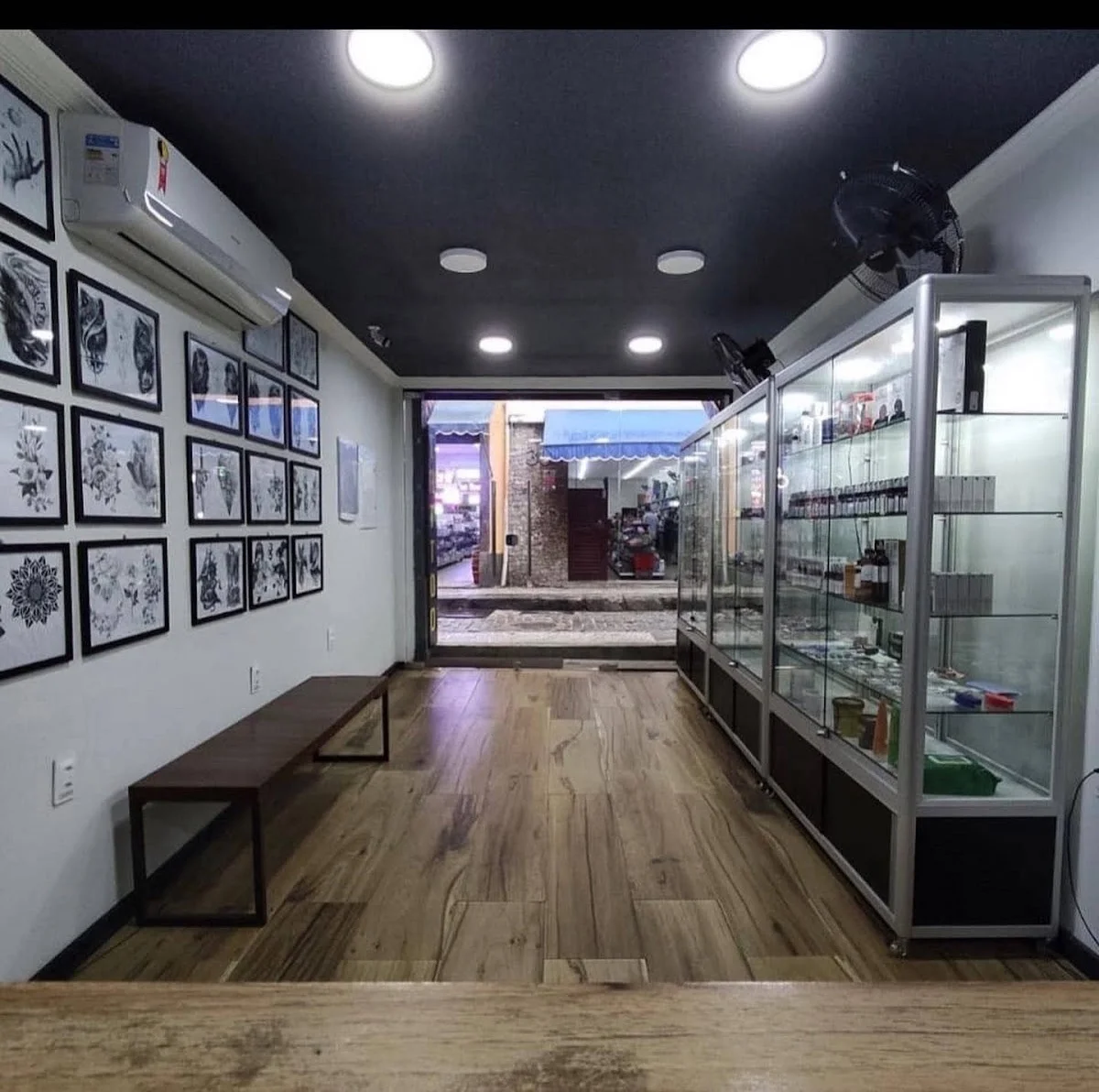 Smoke Dragon Tattoo and Piercing in Rio de Janeiro RJ Center tattoo shop in Rio de Janeiro, RJ
