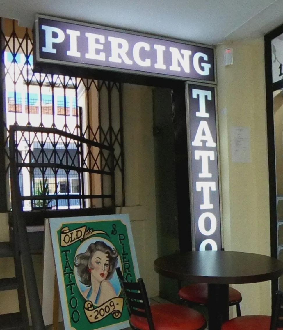 Old Tattoo & Piercing tattoo shop in Curitiba, PR