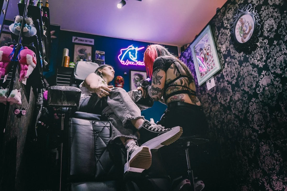 THE OLD HOUSE TATTOO tattoo shop in Bogotá