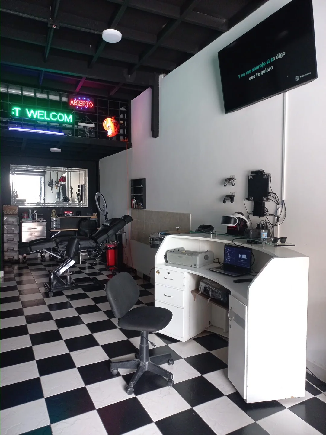 OLD SCHOOL TATTOO STORE photo