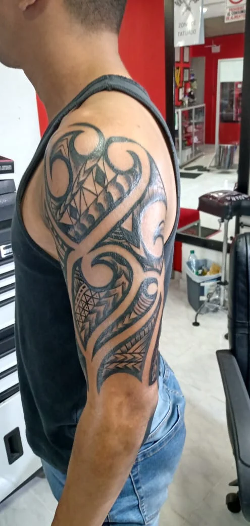 Tribal Tattoo tattoo shop in Cali