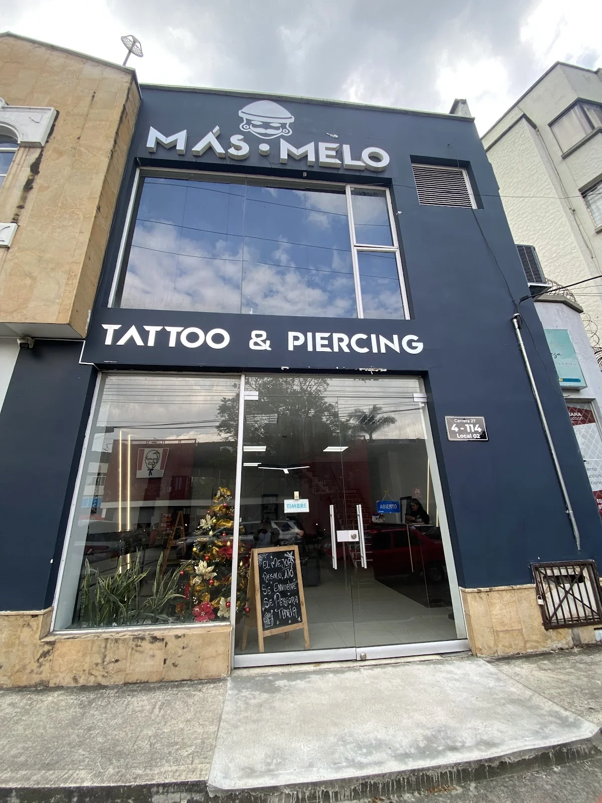 Más•Melo tattoo and piercing tattoo shop in Cali
