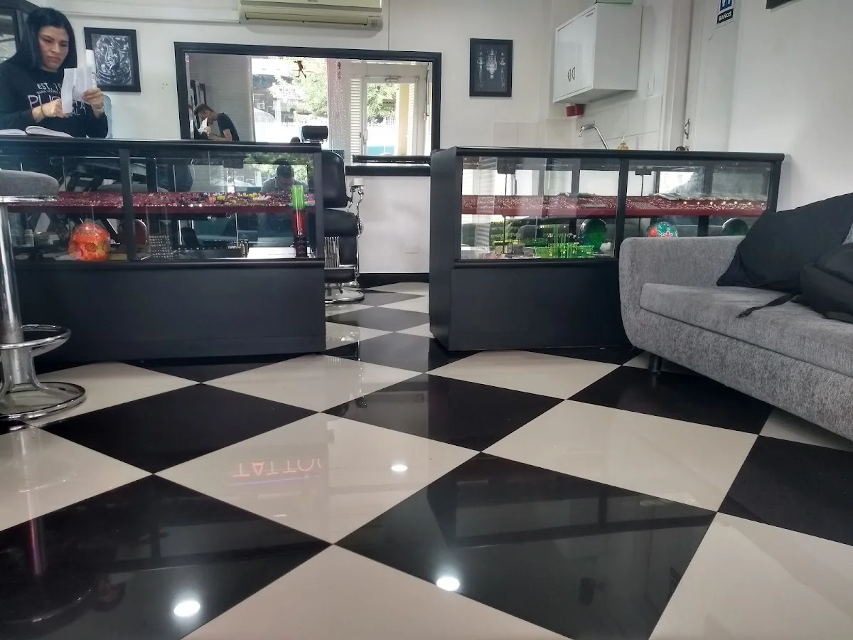 TATTOO PIERCING STUDIO ZEBRA tattoo shop in Cali