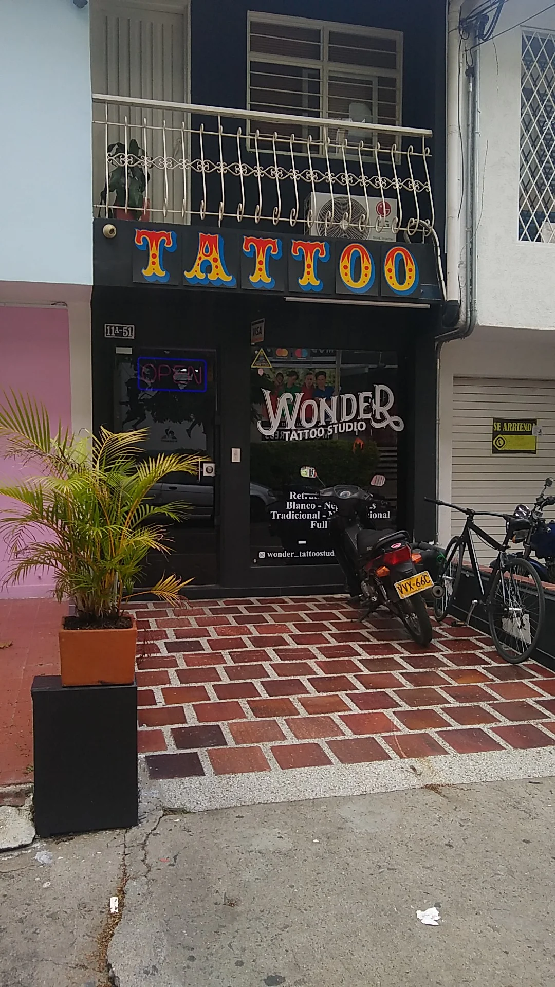 Wonder Tattoo Studio tattoo shop in Cali