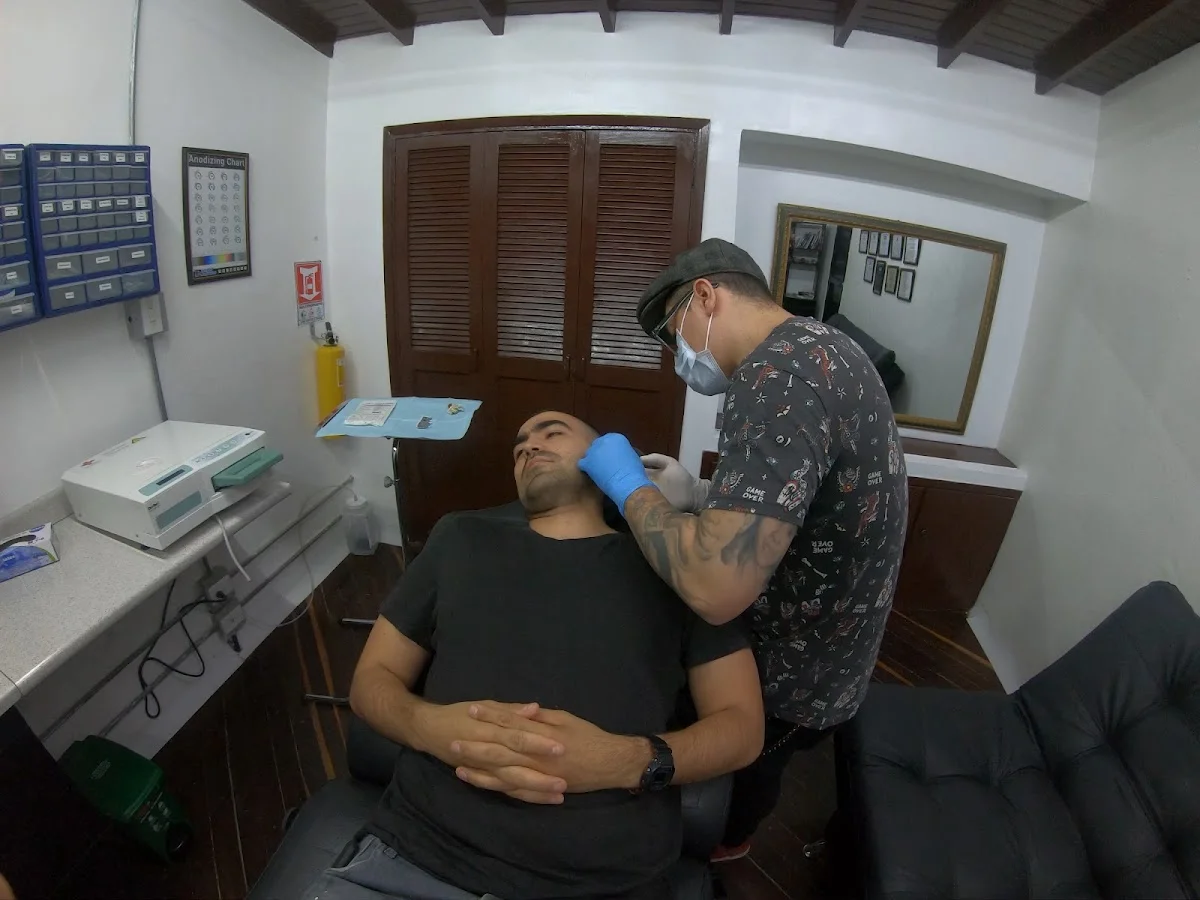 CUATRO NAIPES TATTOO & PIERCING tattoo shop in Medellín