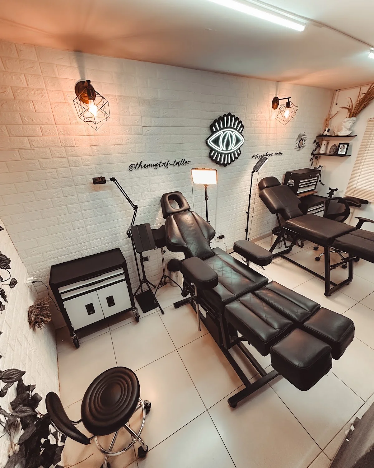 Lizzy Boza tattoo - piercing. Santa Marta tattoo shop in Santa Marta