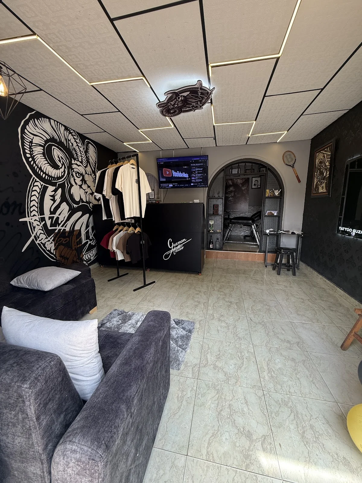 Tattoo Guzmán tattoo shop in Ibagué