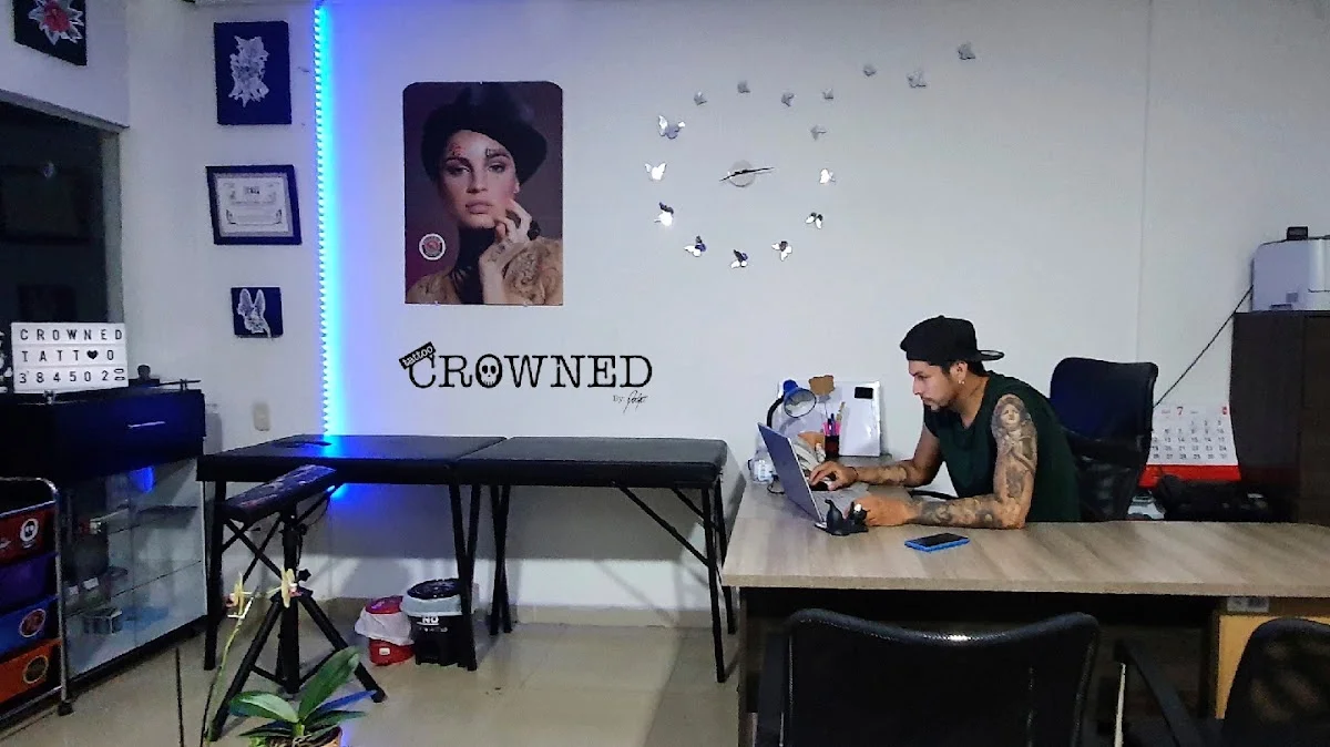 Crowned Tattoo • Pacho • Estudio de Tatuajes en Ibagué tattoo shop in Ibagué