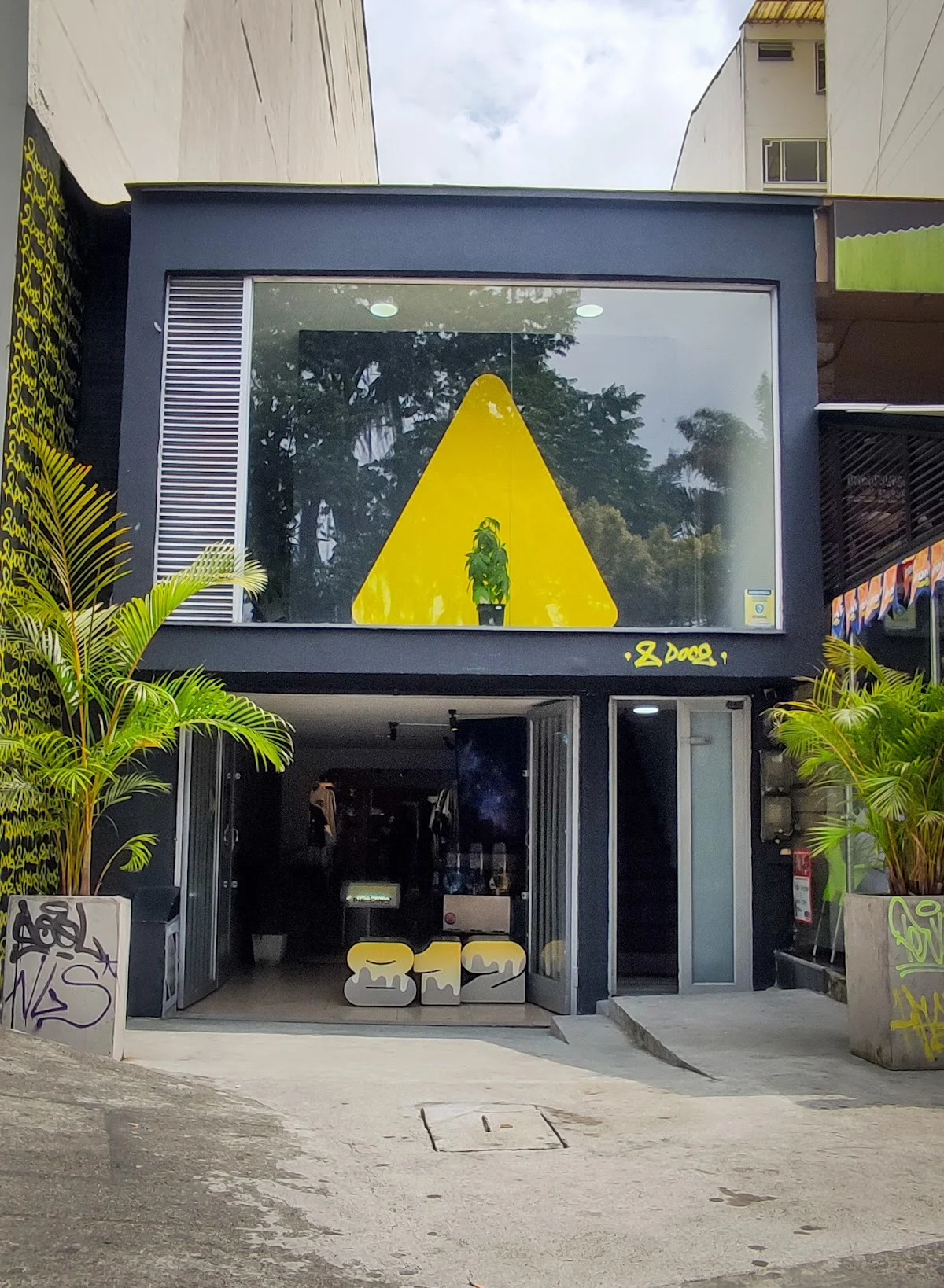 8doce Cable Head Shop | Piercing, Tattoo, Smoke tattoo shop in Manizales