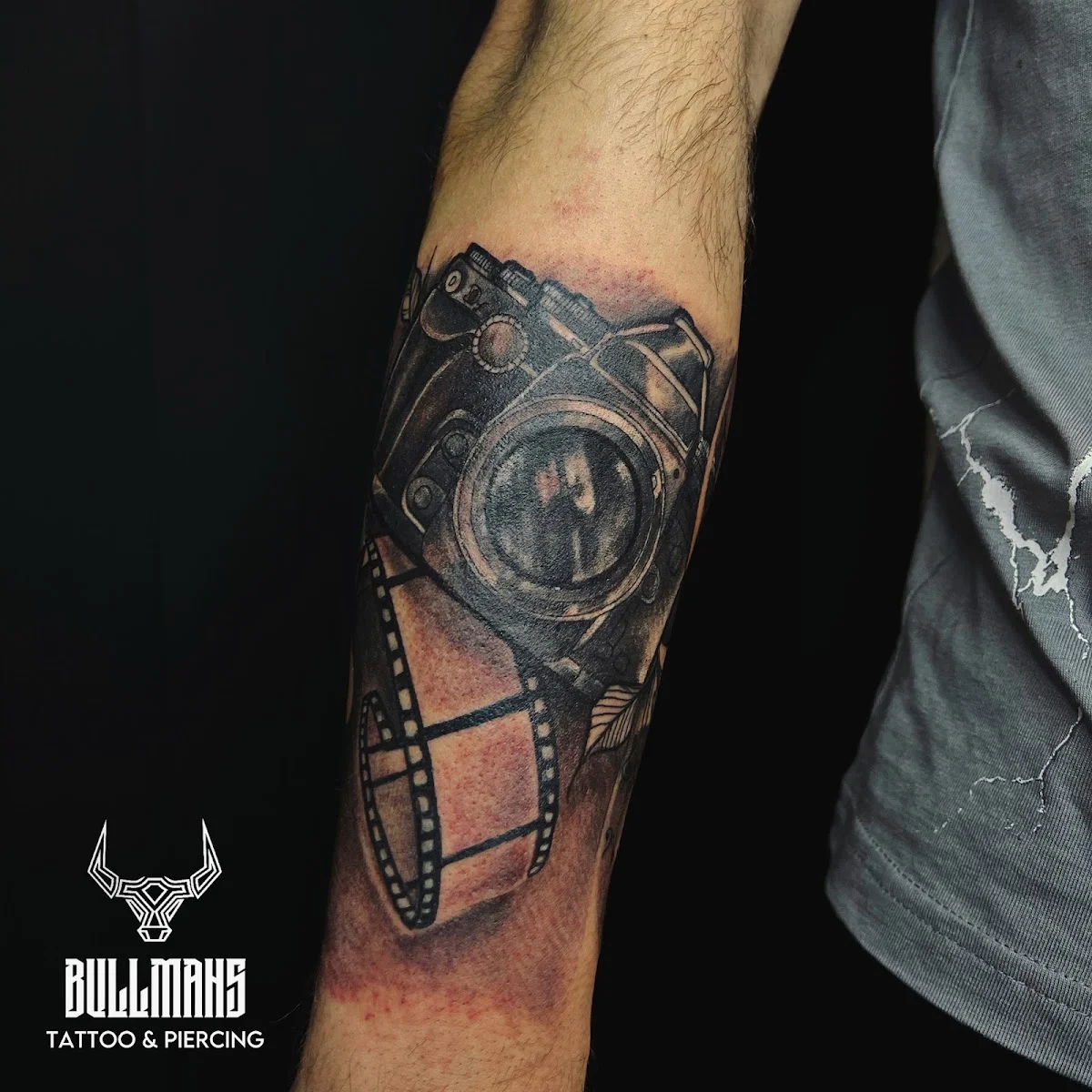 Bullman Family Tattoo Studio tattoo shop in Luimneach