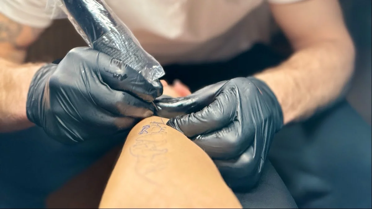 Fine Line Tattoo Studio Leipzig: „The magic of lines“ tattoo shop in Leipzig, SN