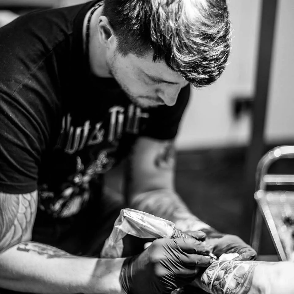 Magnum Tattoo Piercing Studio tattoo shop in Wandsbek, HH