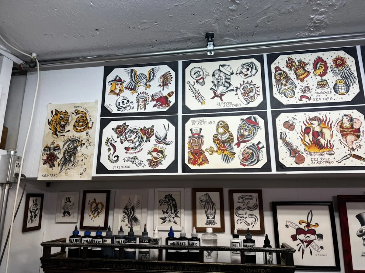 Black swallow tattoo tattoo shop in Yokohama