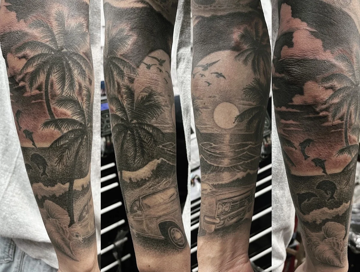 神戸タトゥースタジオ FUNKY GUNS TATTOO 暴銃刺青 tattoo shop in Kobe