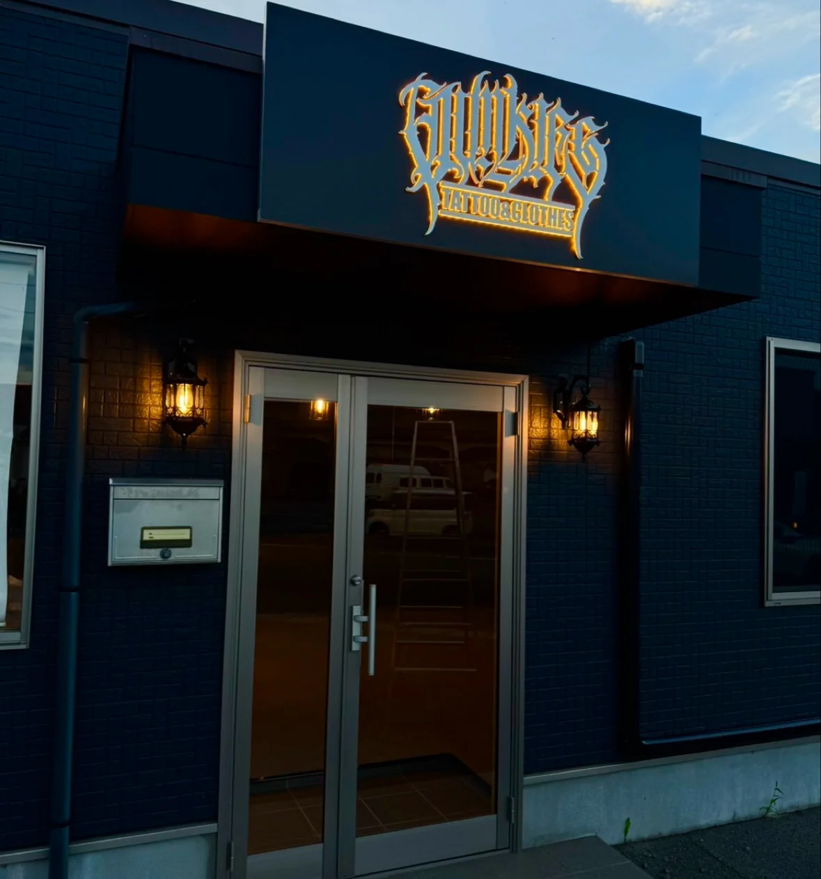 INK JUNKIES TATTOO STUDIO tattoo shop in Fukuyama