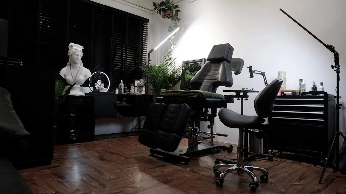 Blackout Ink - Tattoo & Piercing ร้านสัก,เจาะ เจริญกรุง tattoo shop in Bangkok